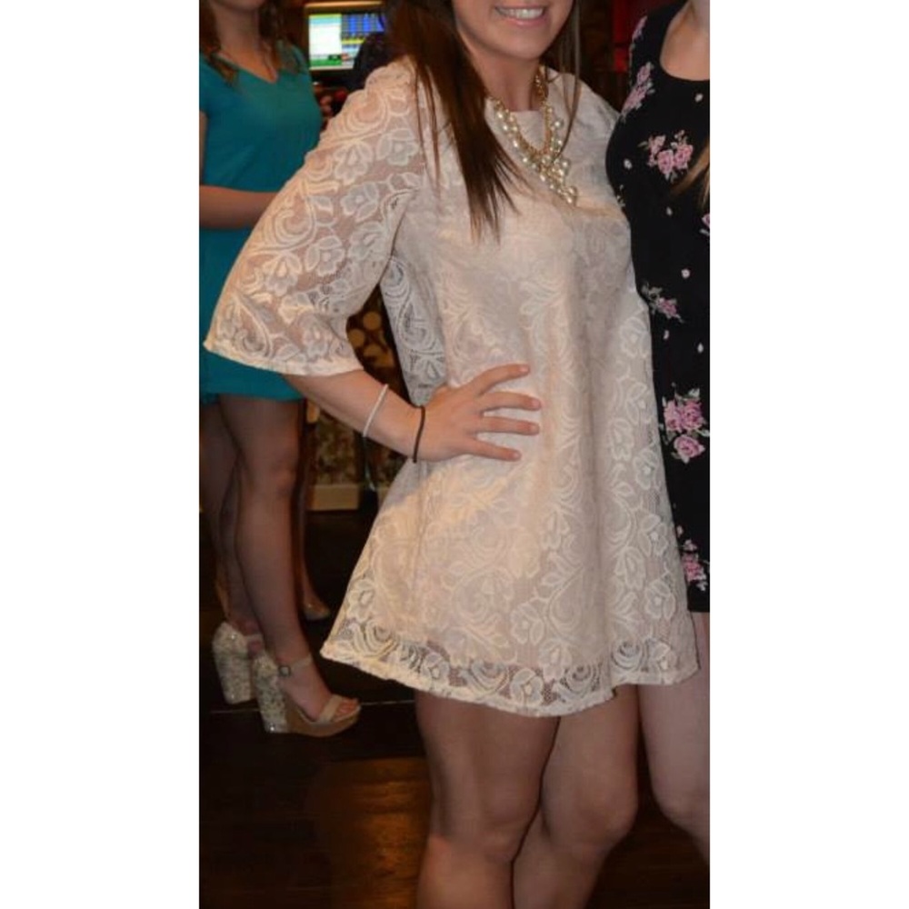 Women’s tan lace dress